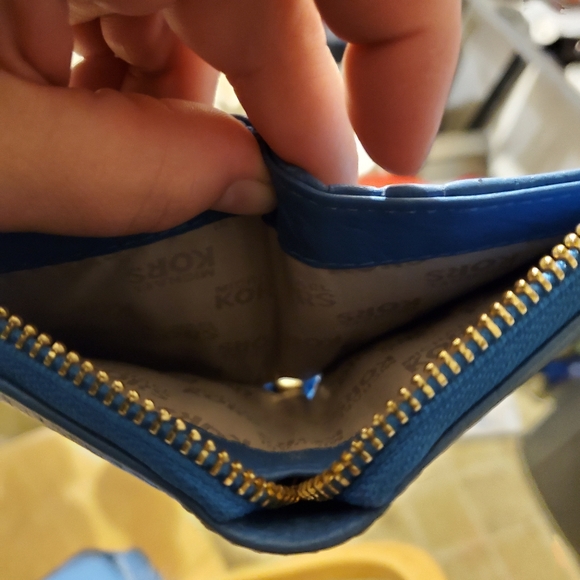 Michael Kors pocketbook and wallet - Picture 7 of 10